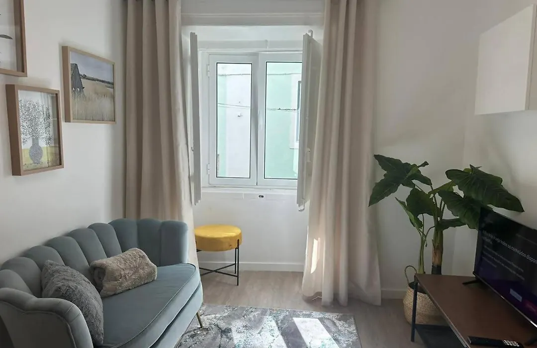 Stylish Renovated Apartment In Chiado-1